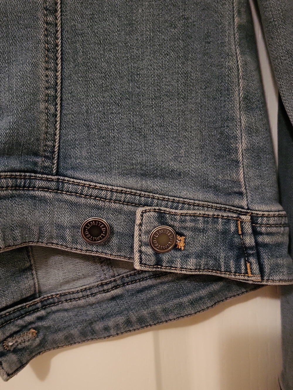 NWOT The Limited Medium Jean Jacket - Picture 5 of 6